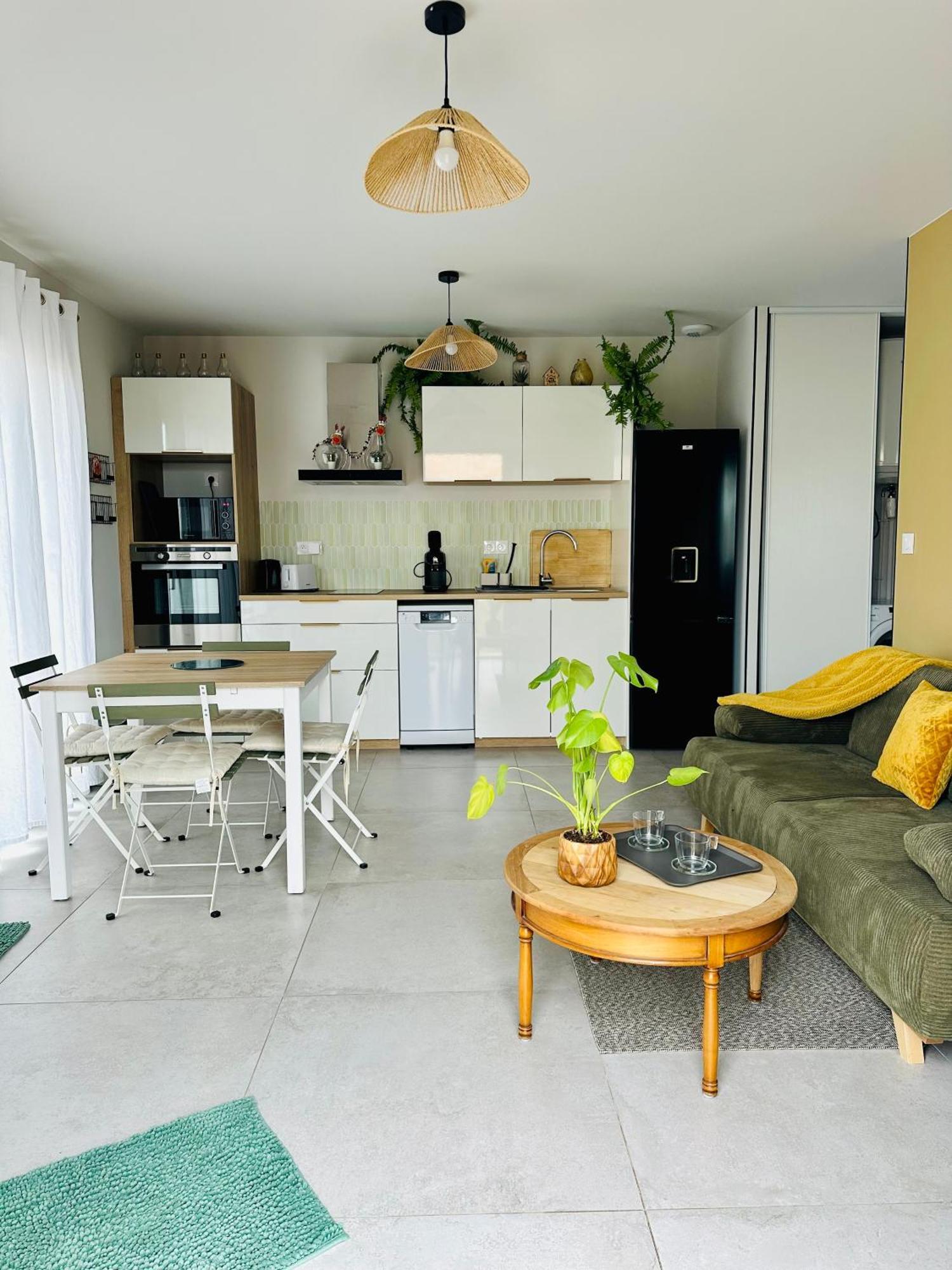 Apartment T2 Privé: Luminous New With Terrace, Garden, And Parking *